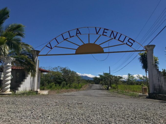 SCENIC RIVERSIDE LOT WITH VOLCÁN BARÚ BACKDROP FOR