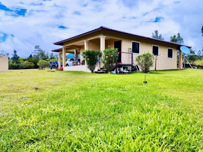 For Rent – Charming Furnished Home in Alto Boquete                                                                   Se Alquila – Encantadora Casa Amueblada en Alto Boquete