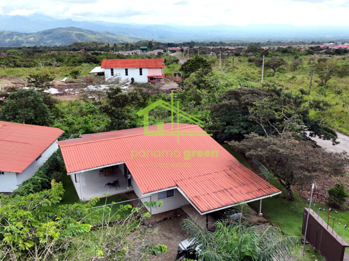 House for Sale in Alto Boquete – Vía Caldera – 3 Bedrooms • 3.5 Bathrooms • 179.75 m² Built • 718 m² Lot • Owner Financing Available